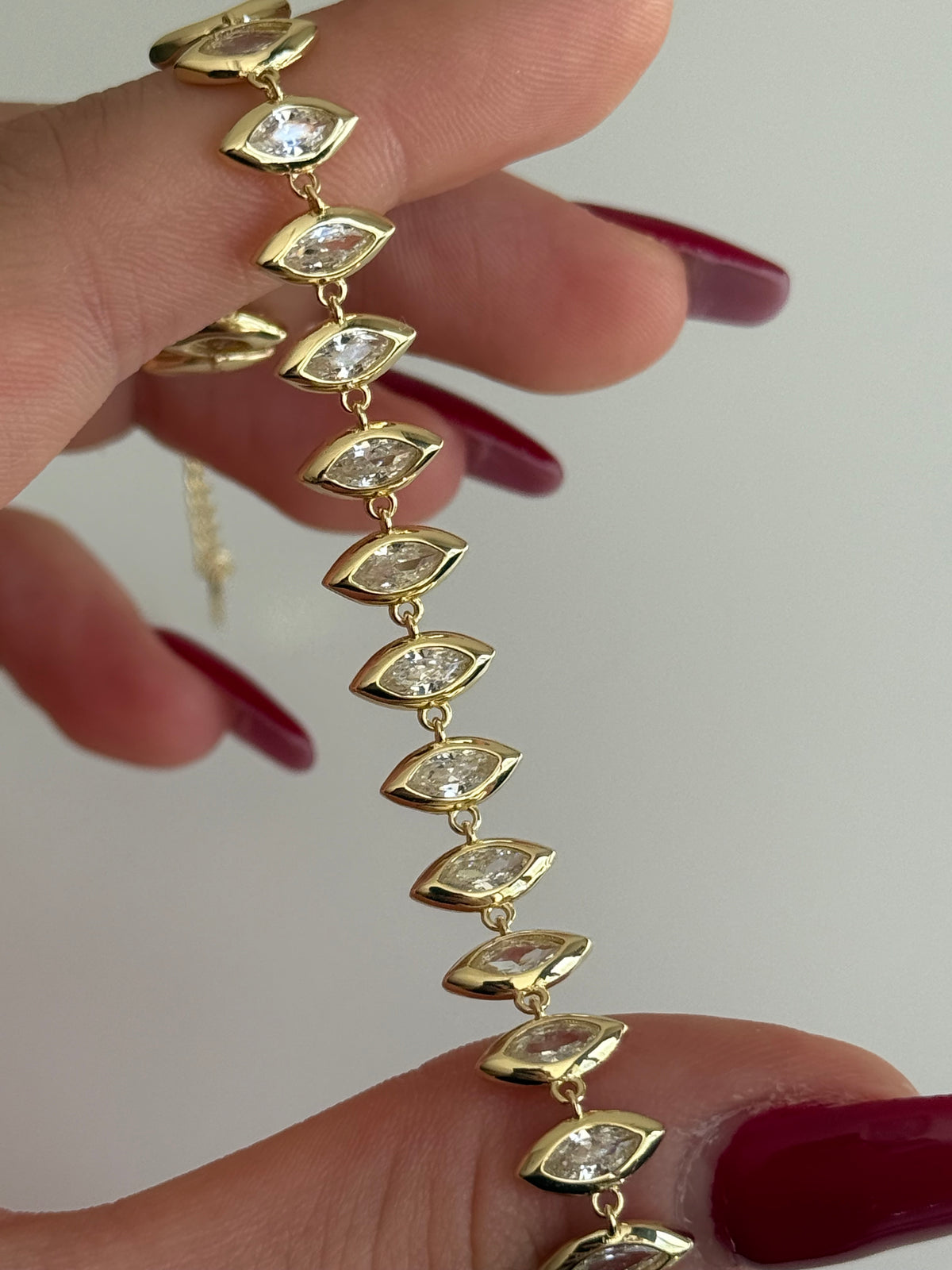 Gold Rengi Sıralı Damla Taşlı Kadın Bileklik