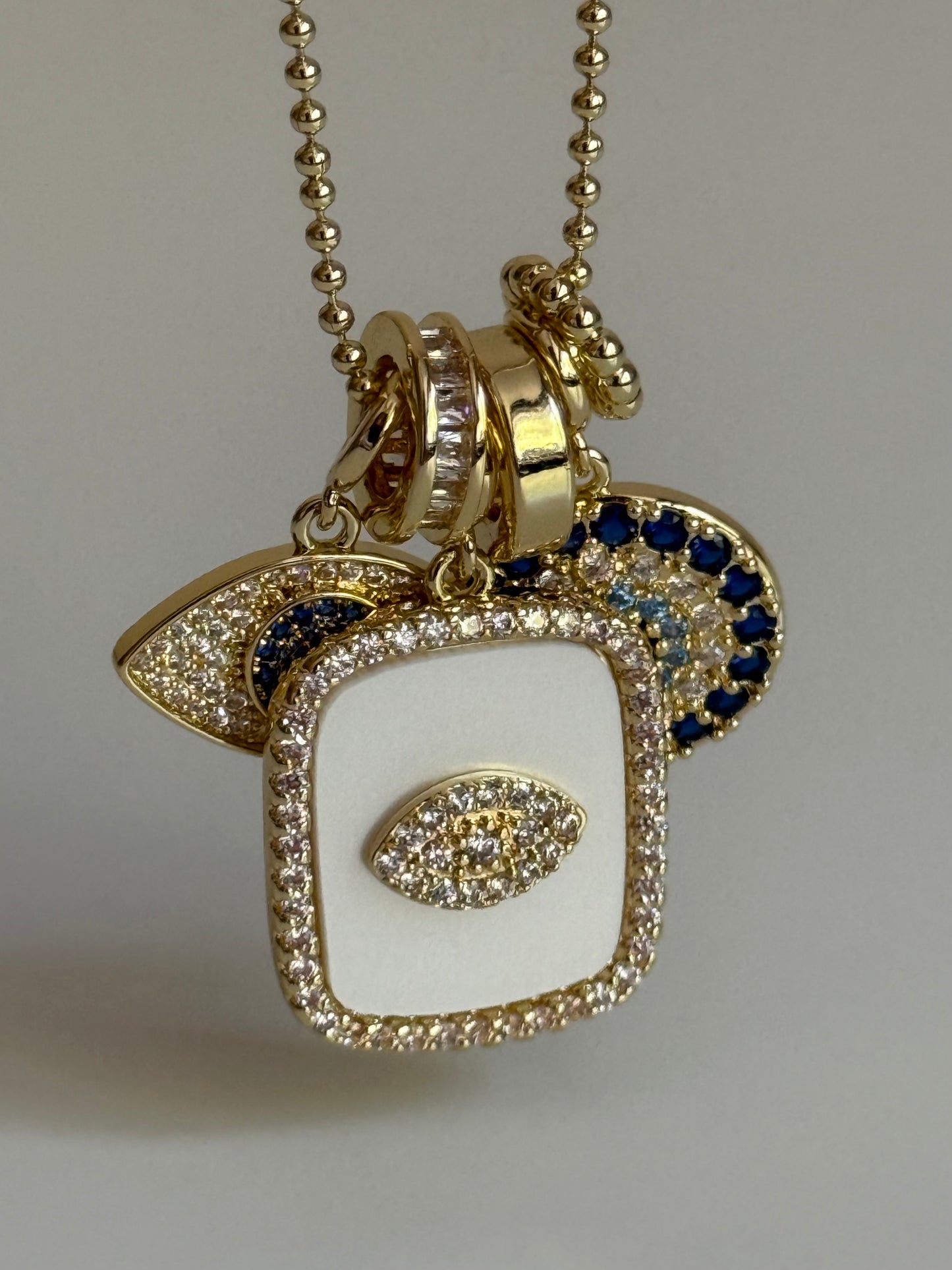 Gold Rengi Renkli Taşlı Charm Kadın Kolye