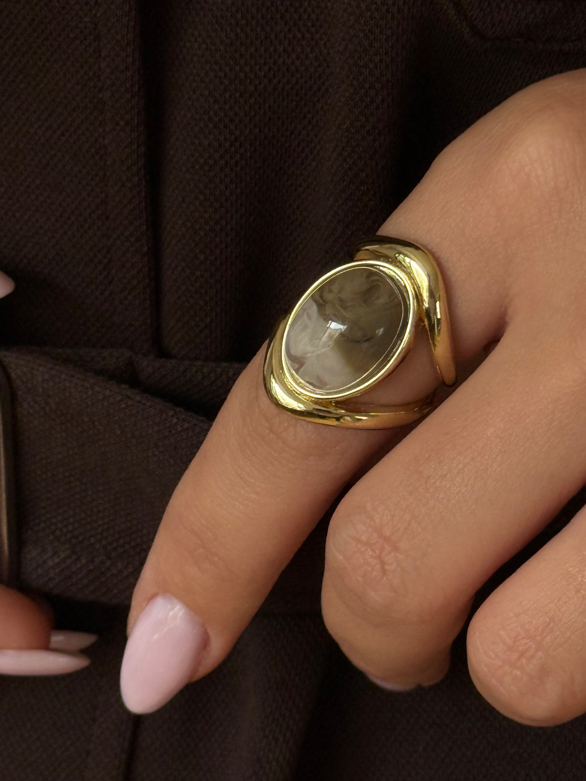Gold Rengi Oval Taşlı Kadın Yüzük