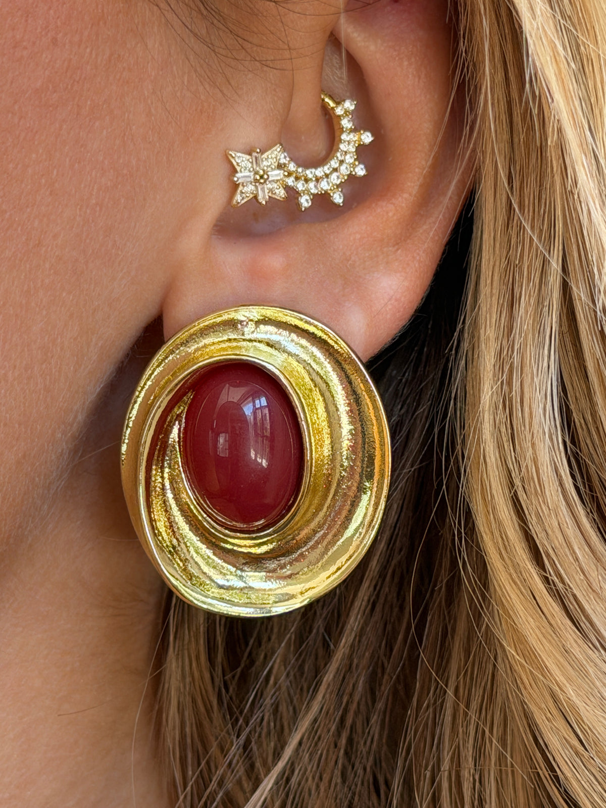 Gold Rengi Renkli Taşlı Oval Model Kadın Küpe