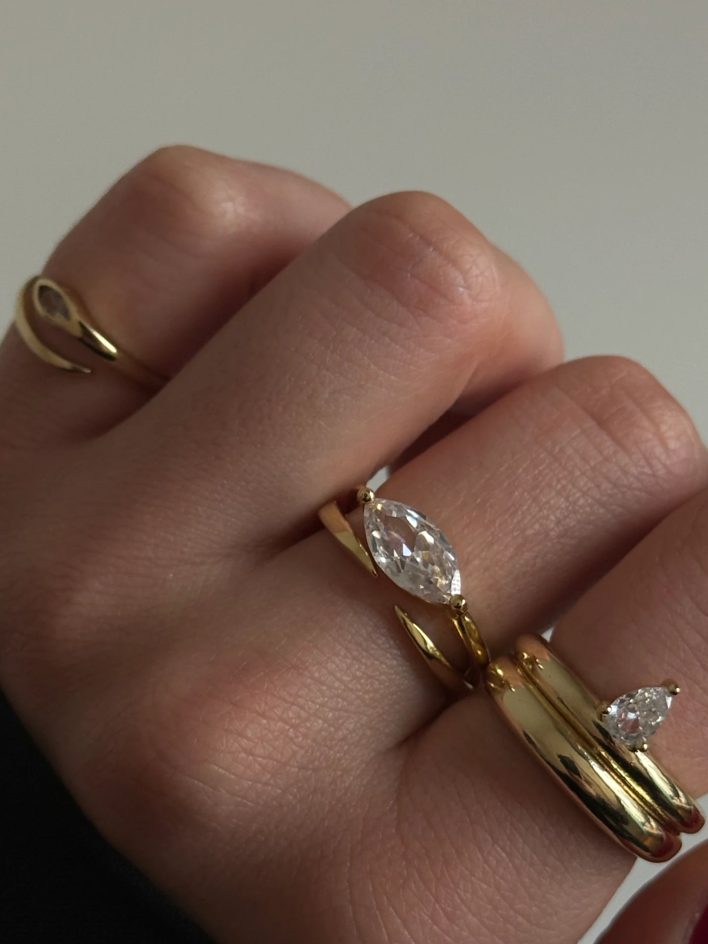 Gold Rengi İki Sıra Damla Taş Kadın Yüzük