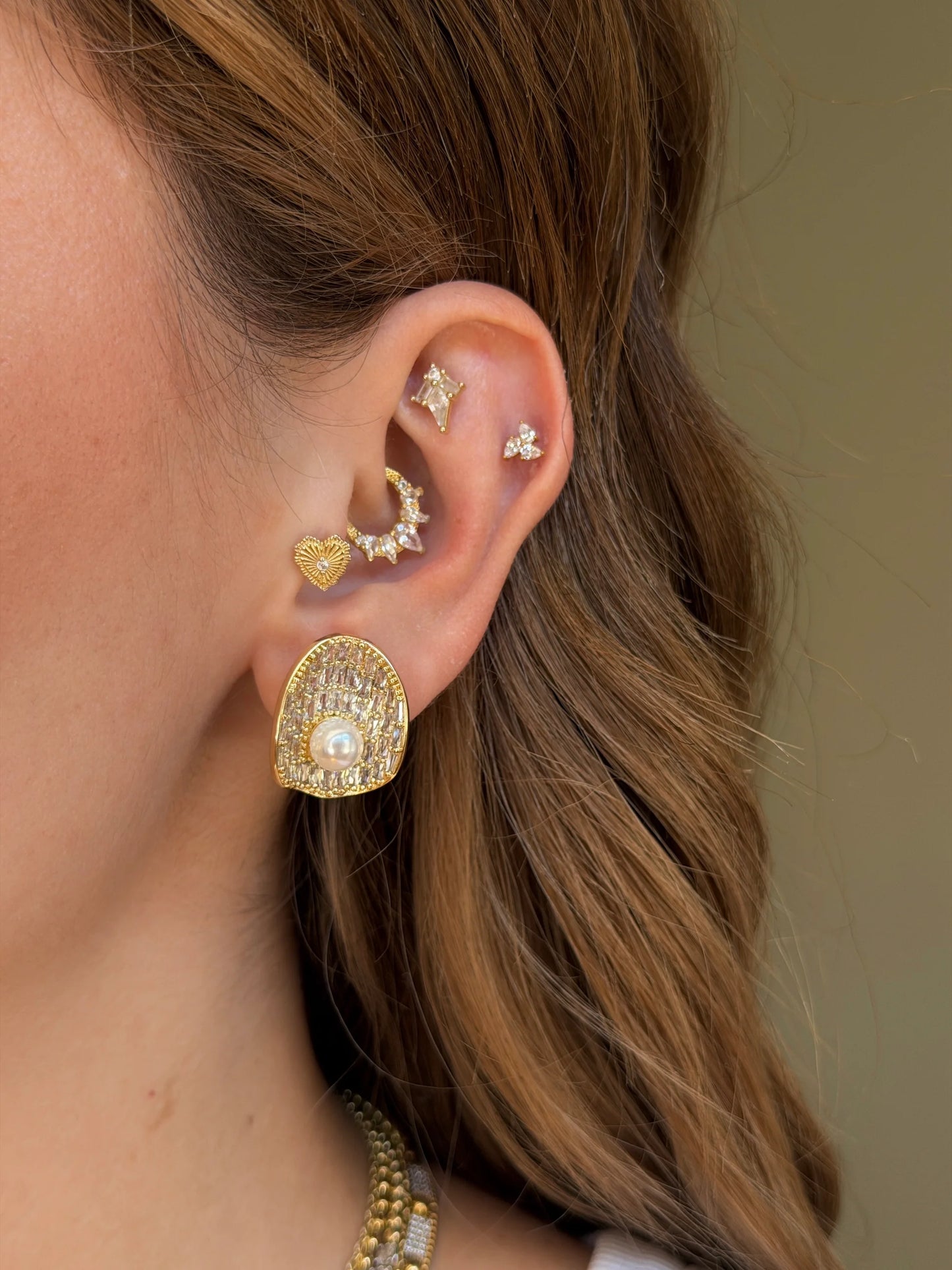 Gold Rengi Üç Damla Taşlı Çelik Piercing