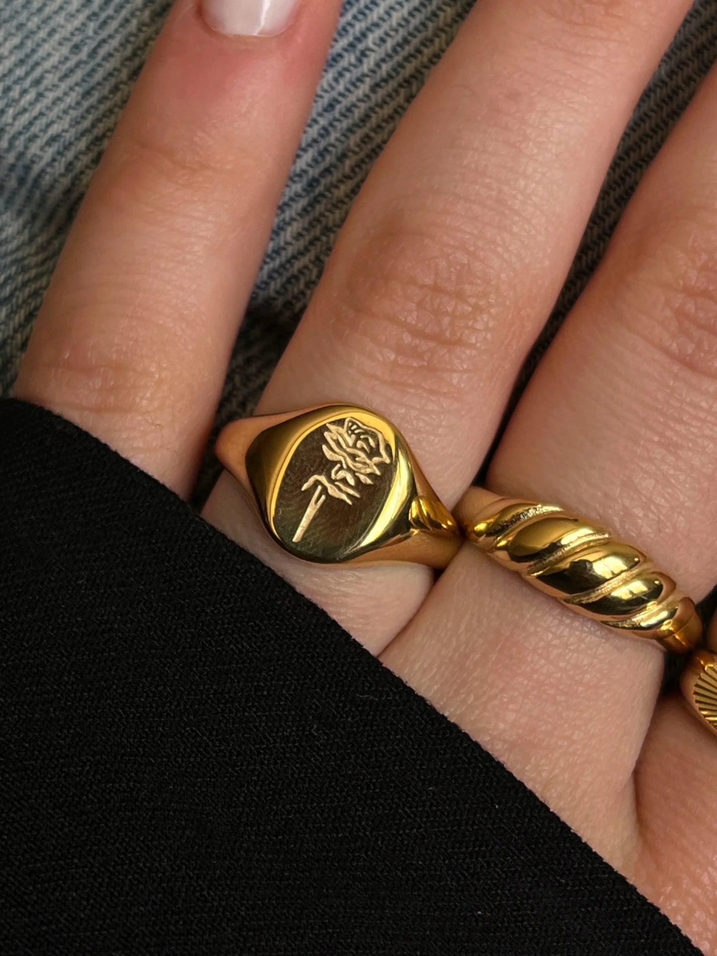 Gold Rengi Burgu Model Kadın Yüzük