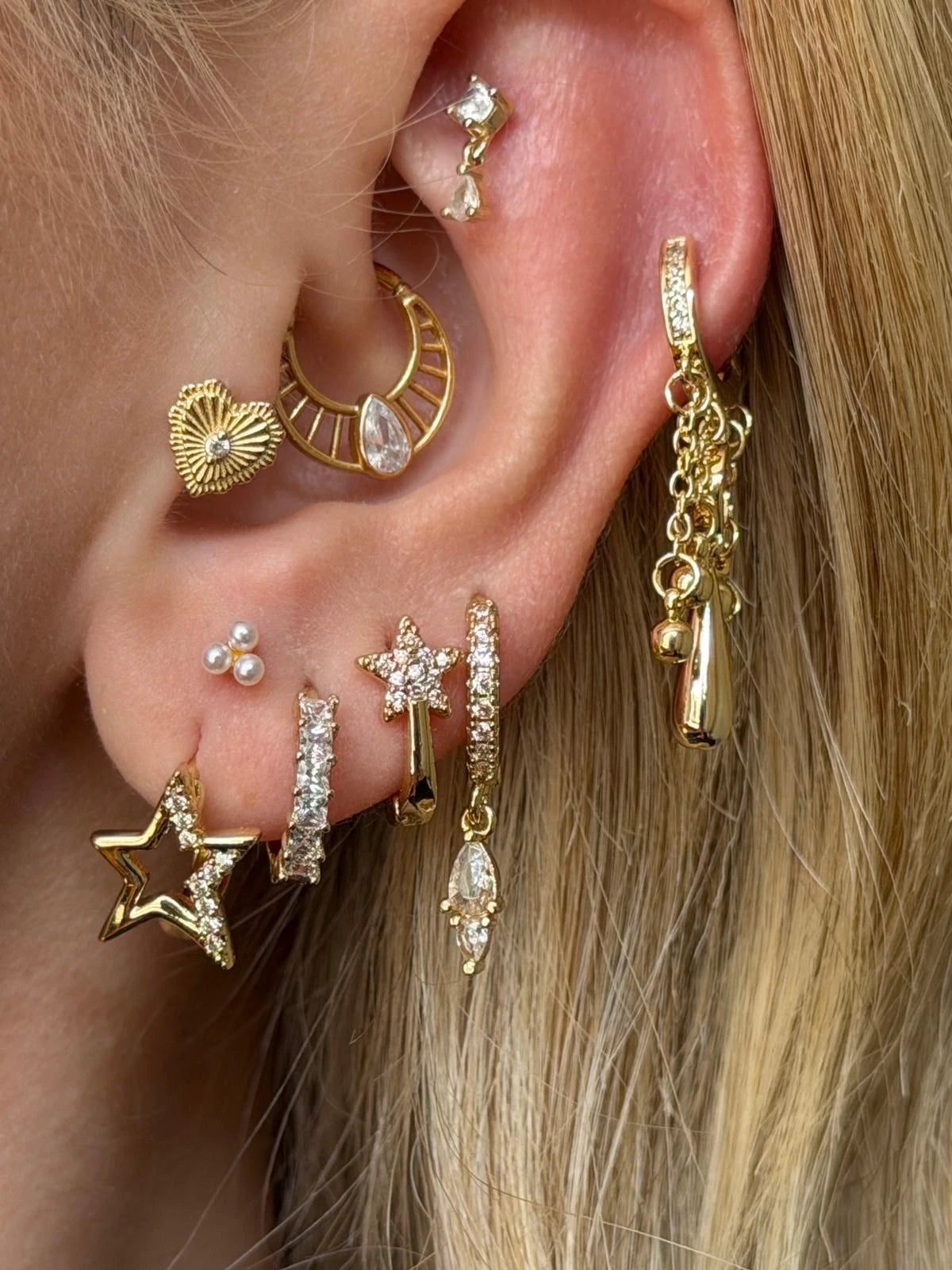 Gold Rengi Taşlı Yıldız Model Xupıng Kadın Küpe