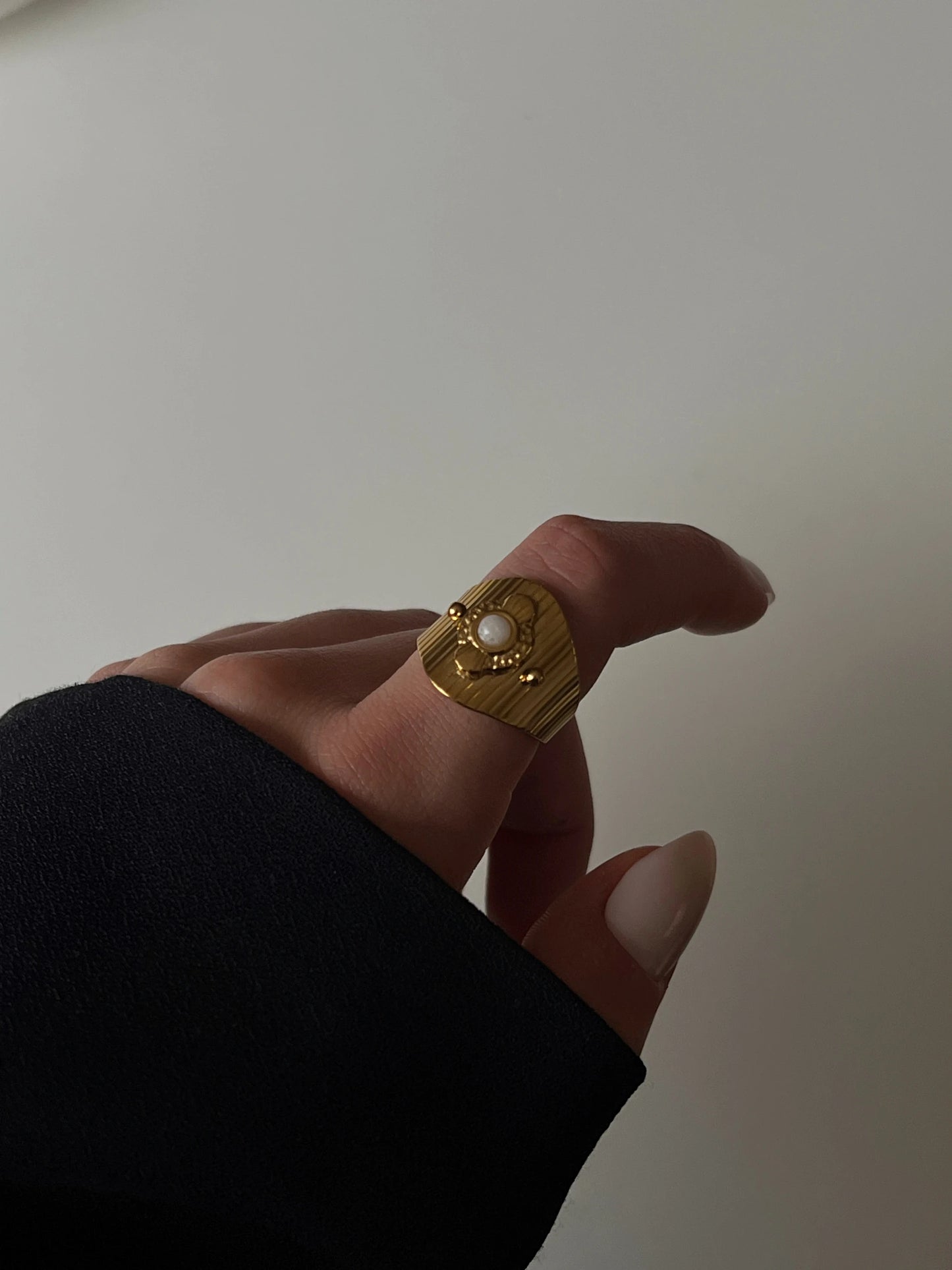 Gold Rengi Renkli Taşlı Kadın Yüzük
