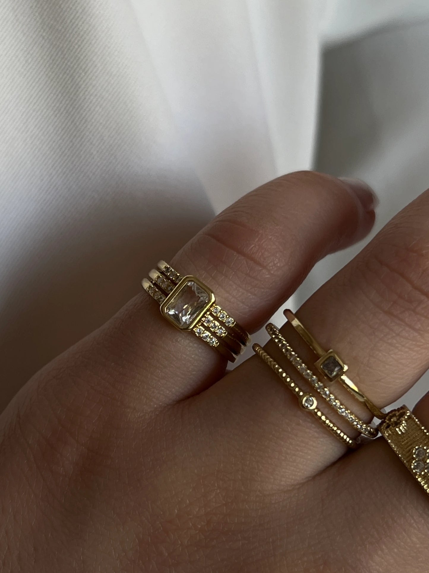 Gold Rengi Baget Zirkon Taşlı Serçe Parmak Kadın Yüzük