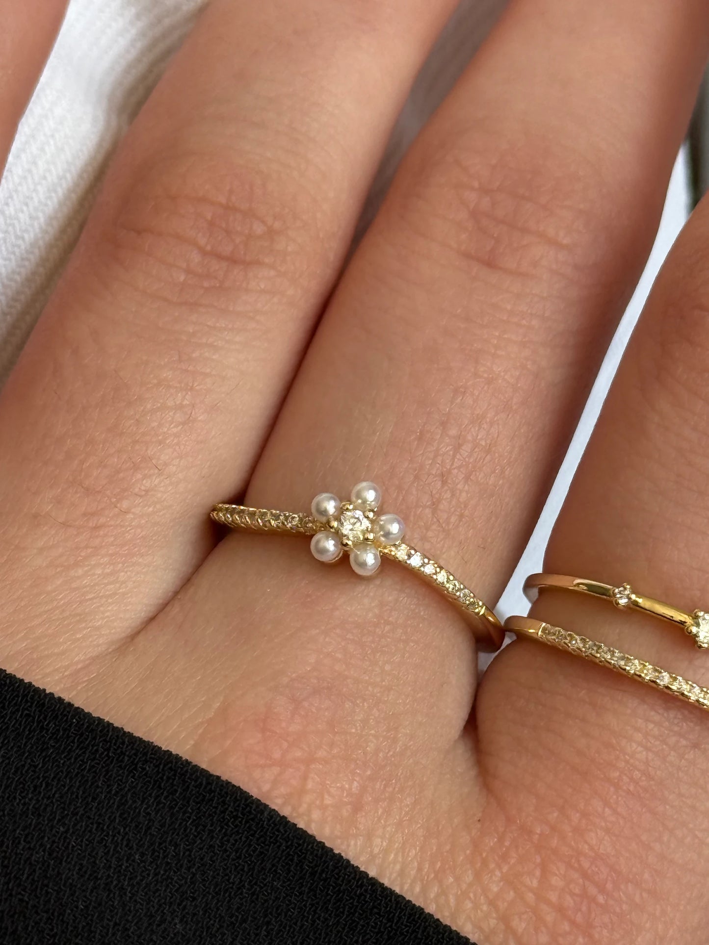 Gold Rengi Eğimli Form İnci Model Çiçek Kadın Yüzük