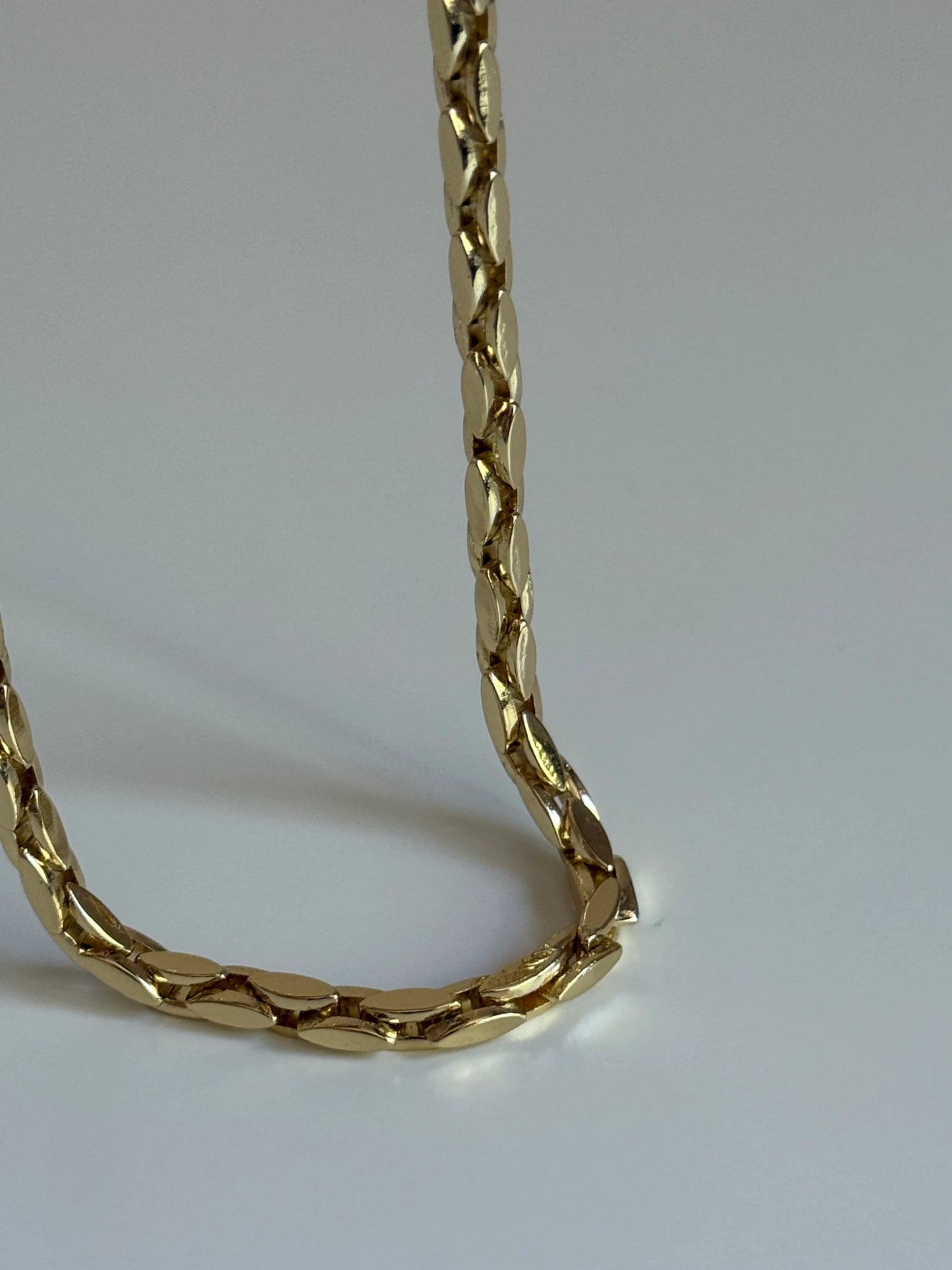 Gold Rengi Sıralı Badem Model Kadın Kolye