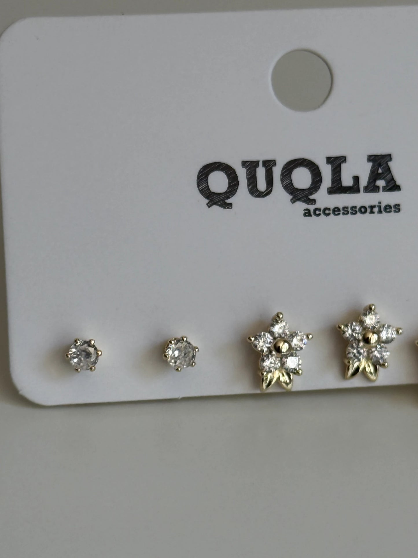 Gold Rengi Çiçekli Set Küpe