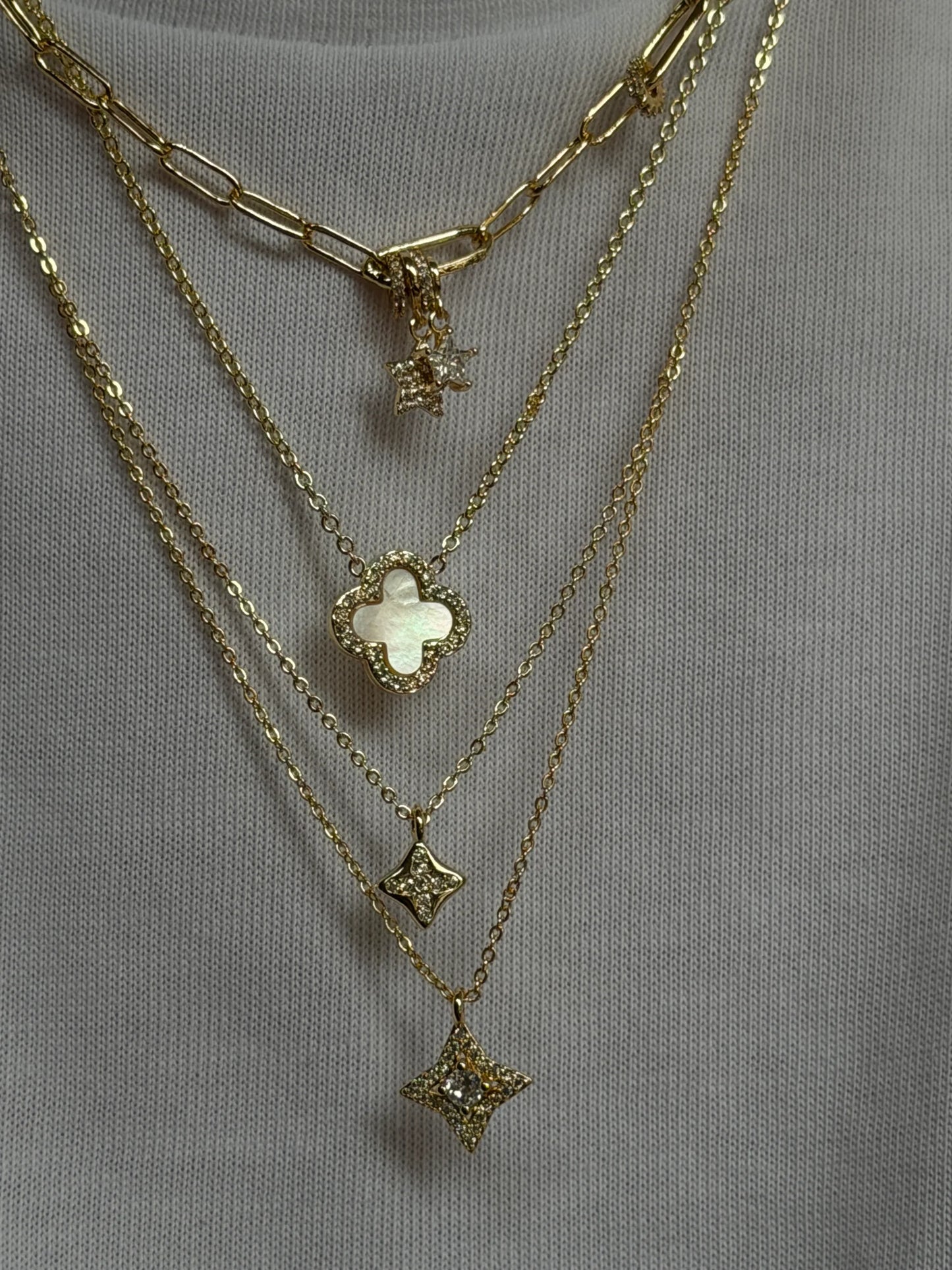 Gold Rengi Zincir Model Yıldız Detaylı Kadın Kolye