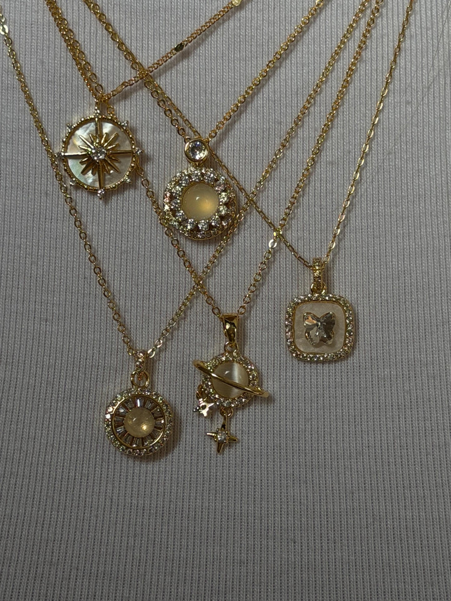 Gold Rengi Kedi Gözü Taşlı Kadın Kolye