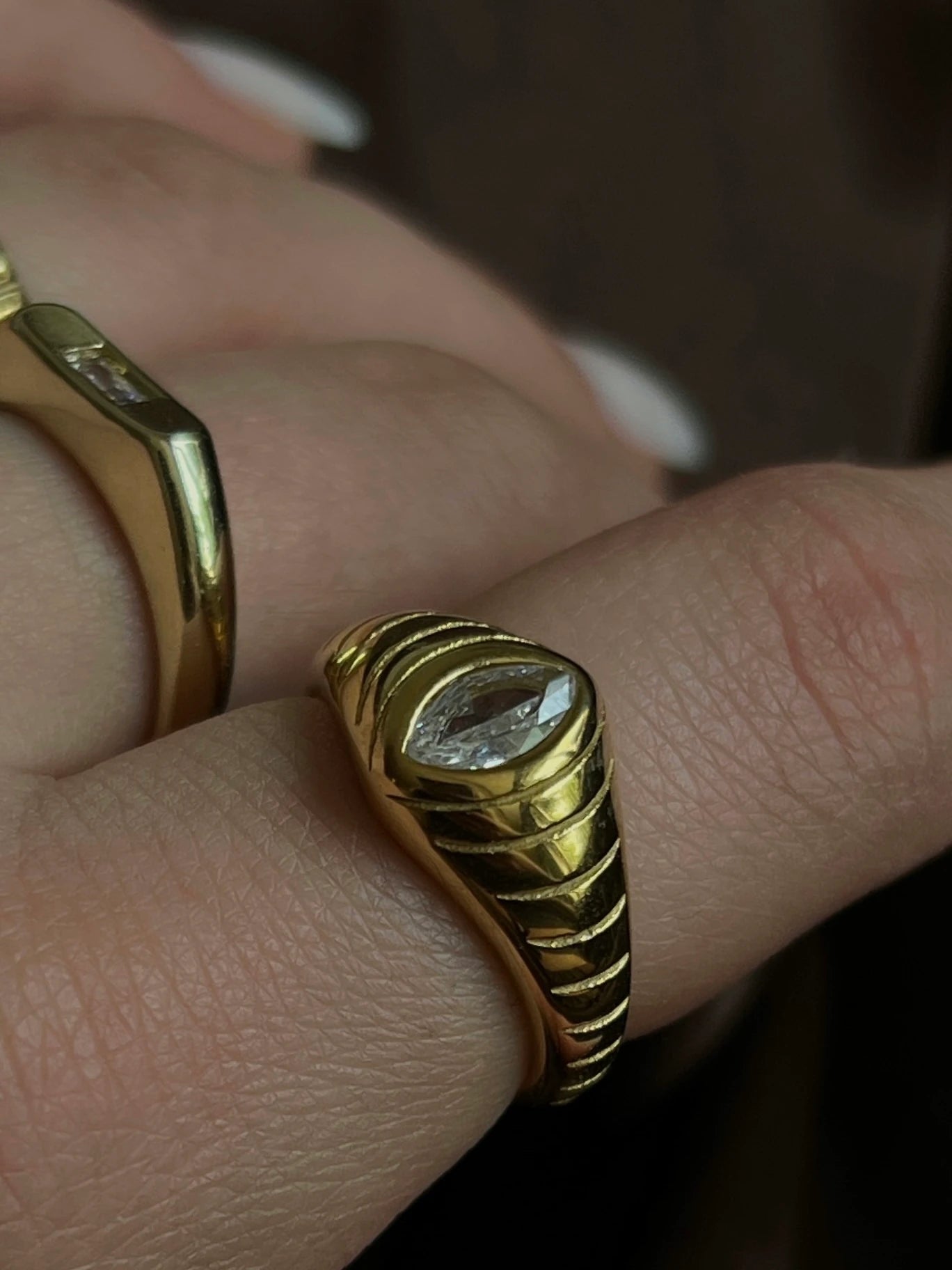 Gold Rengi Oval Zirkon Taşlı Kadın Yüzük