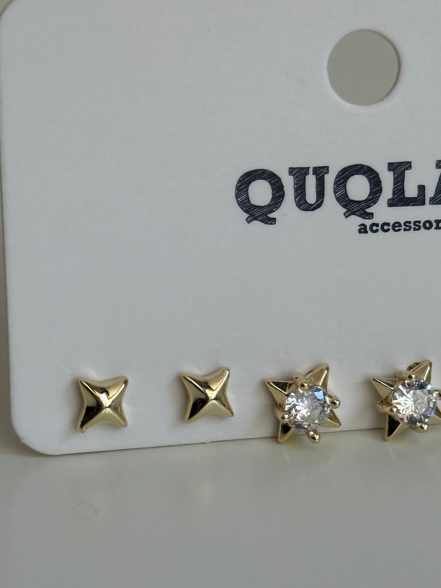 Gold Rengi Taşlı Model Set Küpe