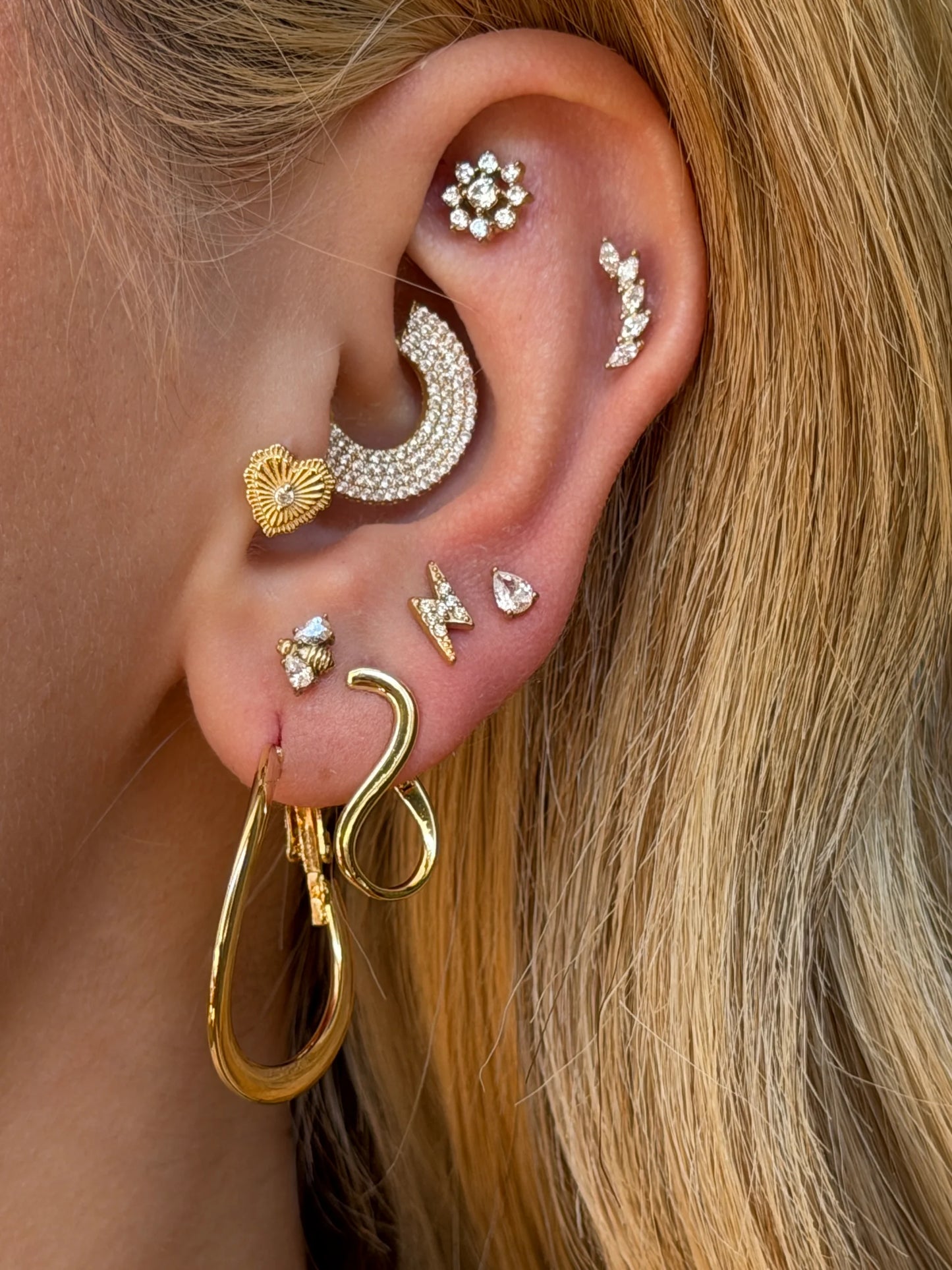 Gold Rengi Çiçek Model Çelik Piercing