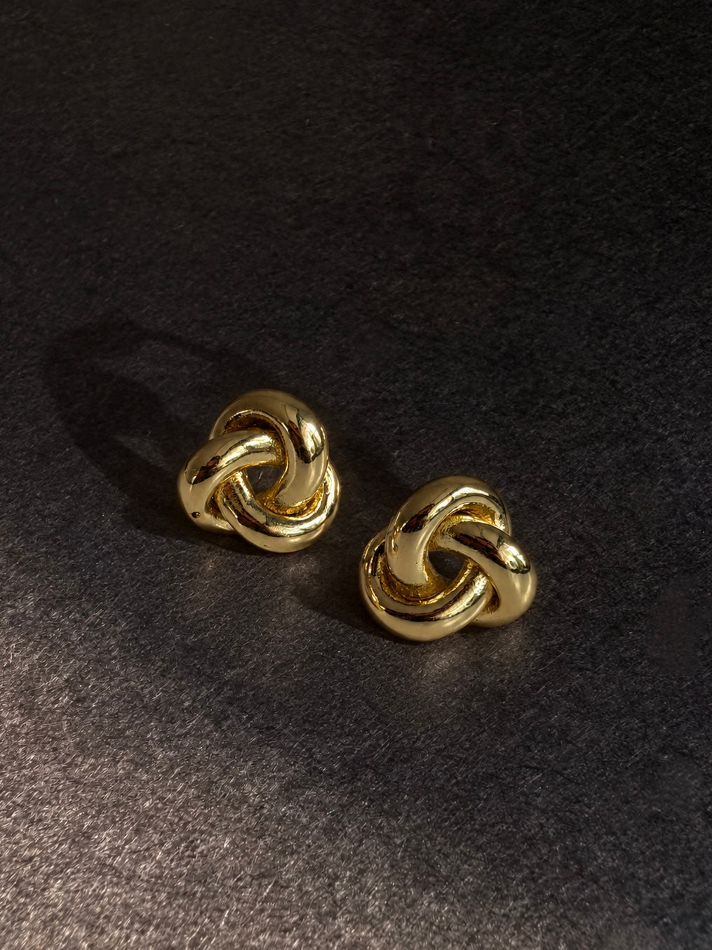 Gold Rengi Sarmal Model Kadın Küpe