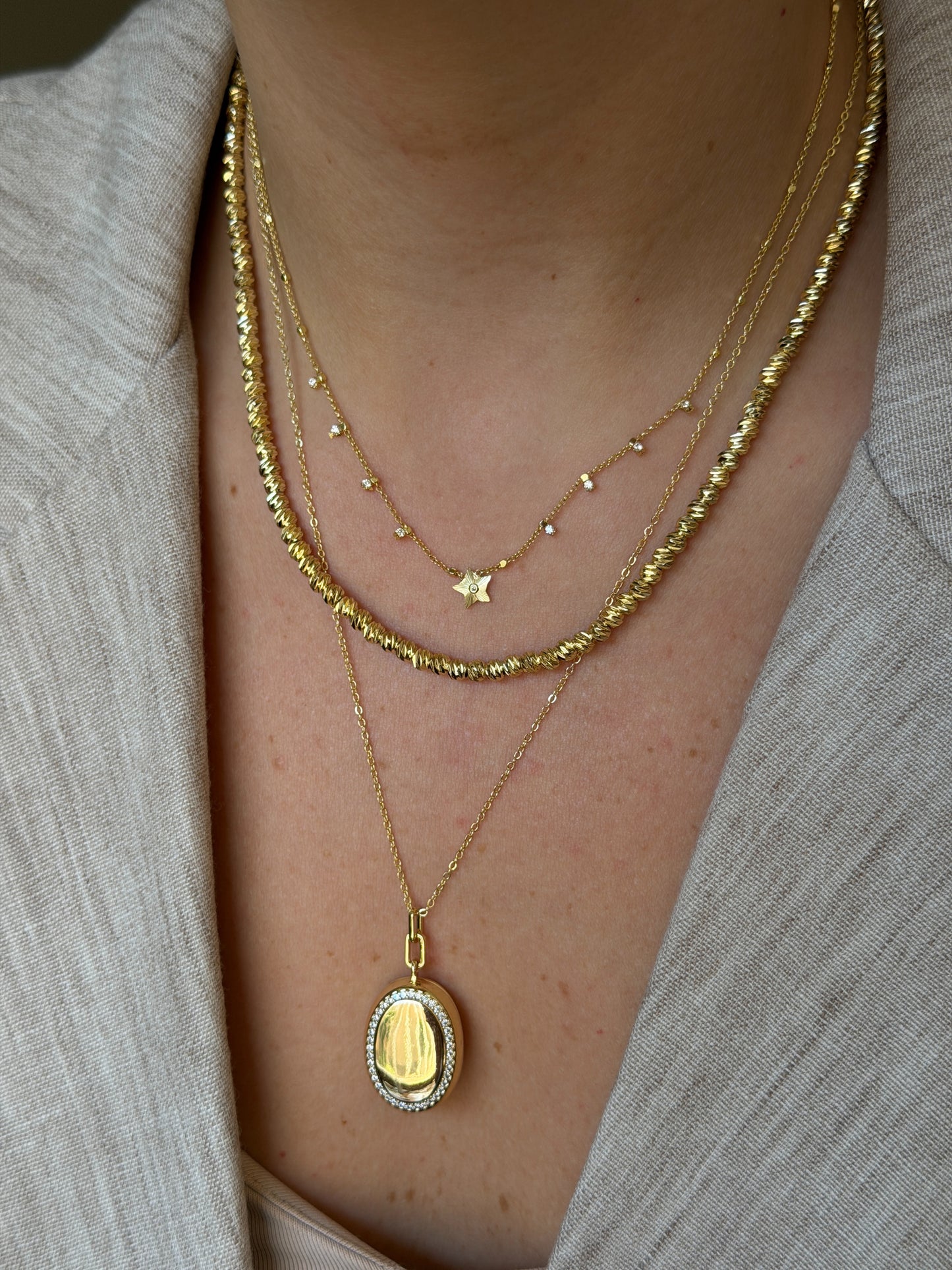 Gold Rengi Oval Model Kapaklı Resimlikli Kolye