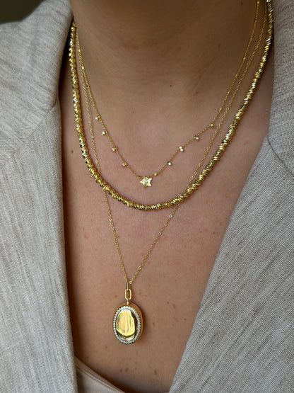 Gold Rengi Oval Model Kapaklı Resimlikli Kolye