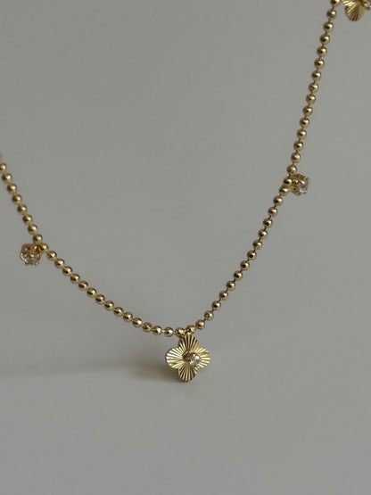 Gold Rengi Top Zincir Yonca Model Kadın Kolye