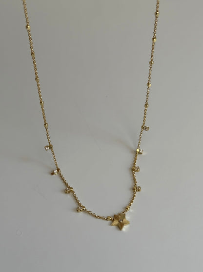 Gold Rengi Yıldız Model Kadın Kolye