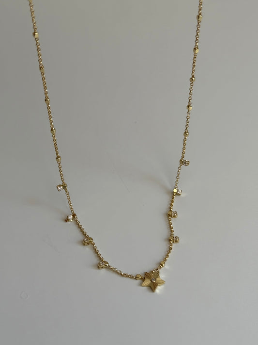 Gold Rengi Yıldız Model Kadın Kolye