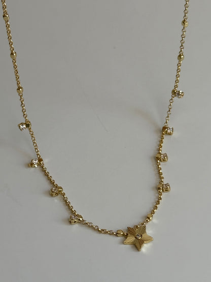 Gold Rengi Yıldız Model Kadın Kolye