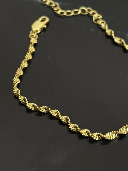Gold Rengi İnce Burgu Model Kadın Bileklik