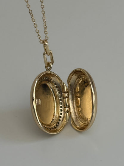 Gold Rengi Oval Model Kapaklı Resimlikli Kolye
