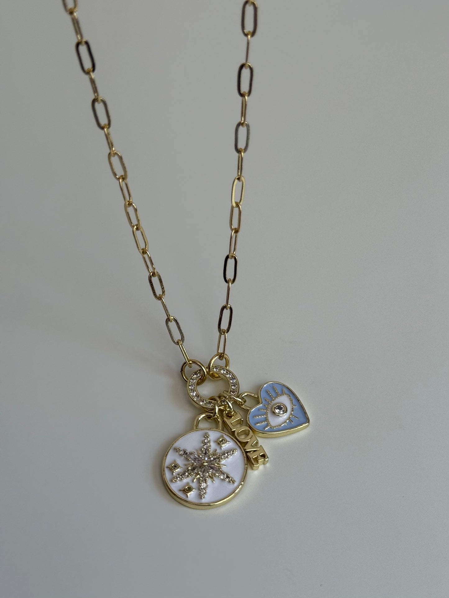 Gold Rengi Charm Sallantılı Kadın Kolye