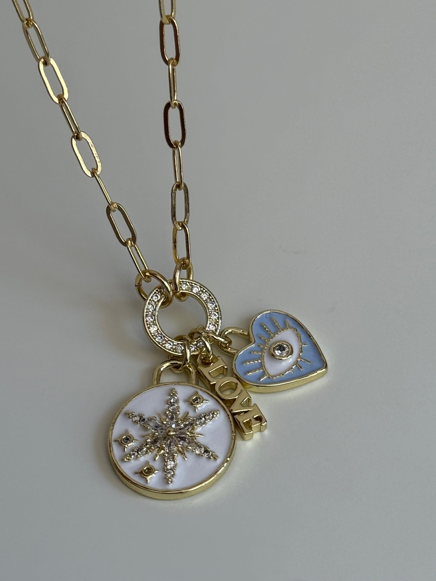 Gold Rengi Charm Sallantılı Kadın Kolye