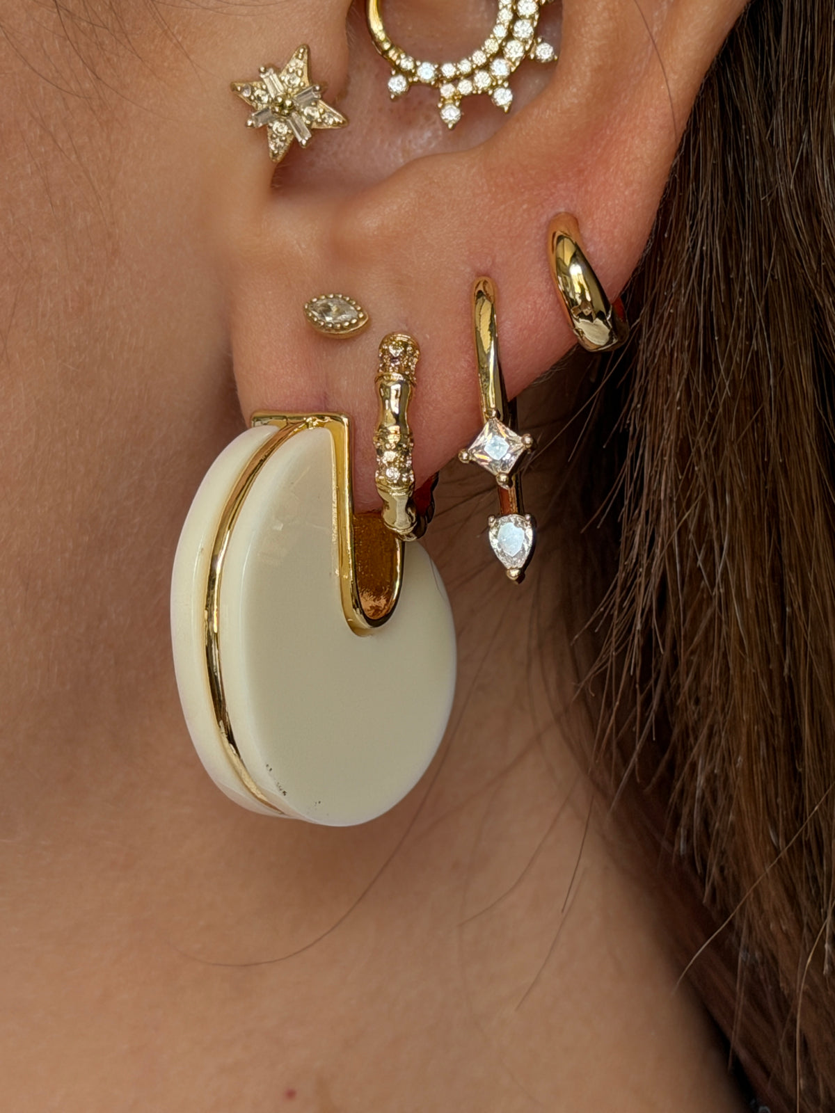 Gold Rengi Renkli Taşlı Oval Model Kadın Küpe