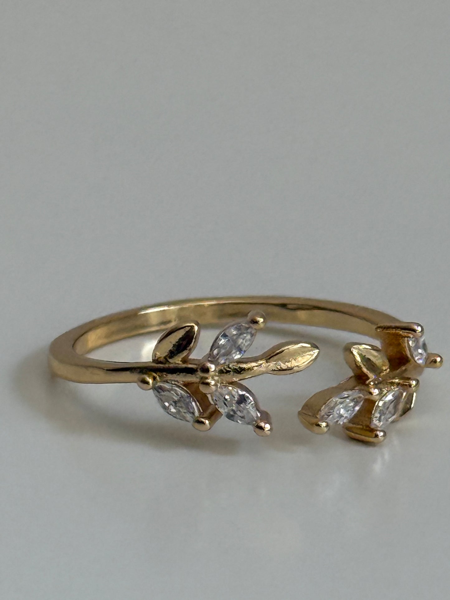Gold Rengi Yaprak Model Kadın Yüzük