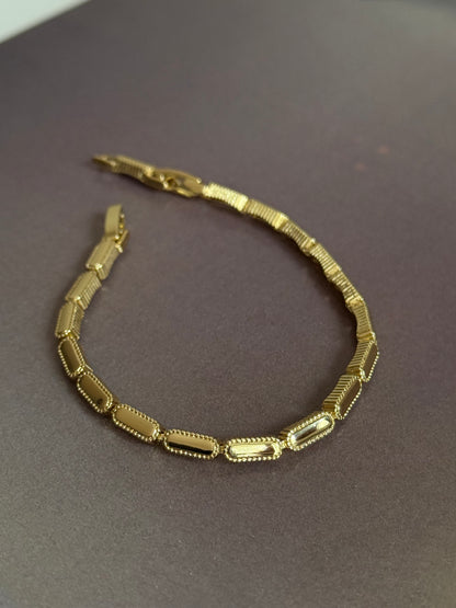 Gold Rengi Oval Form Sıralı Kadın Bileklik