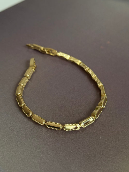 Gold Rengi Oval Form Sıralı Kadın Bileklik