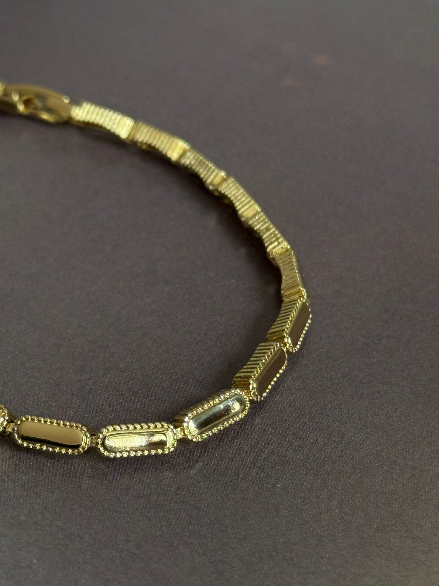 Gold Rengi Oval Form Sıralı Kadın Bileklik