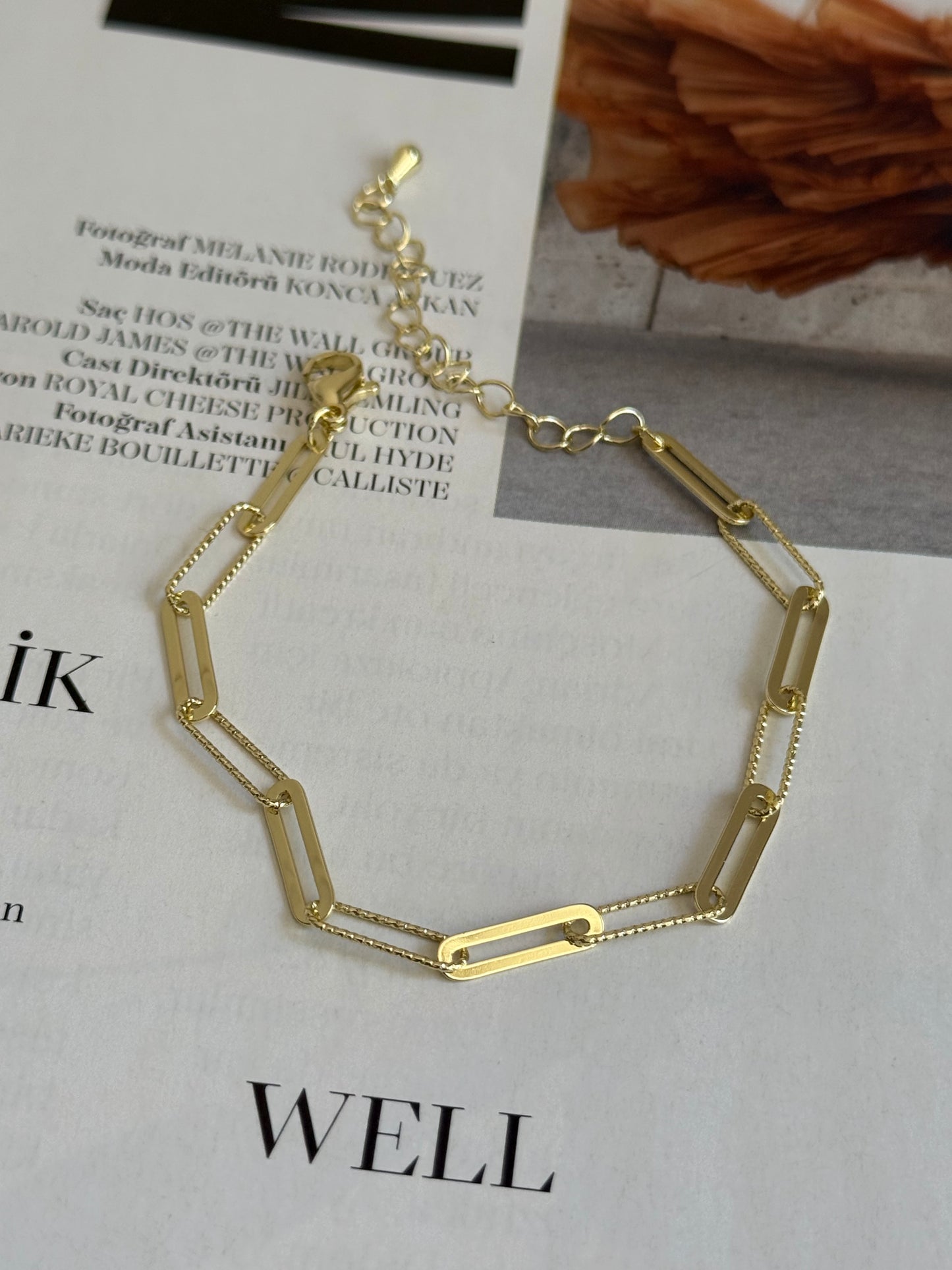 Gold Rengi Zincir Model Kadın Bileklik