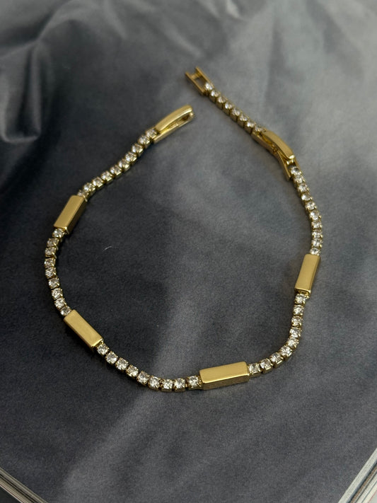 Gold Rengi Şerit Model Kadın Bileklik
