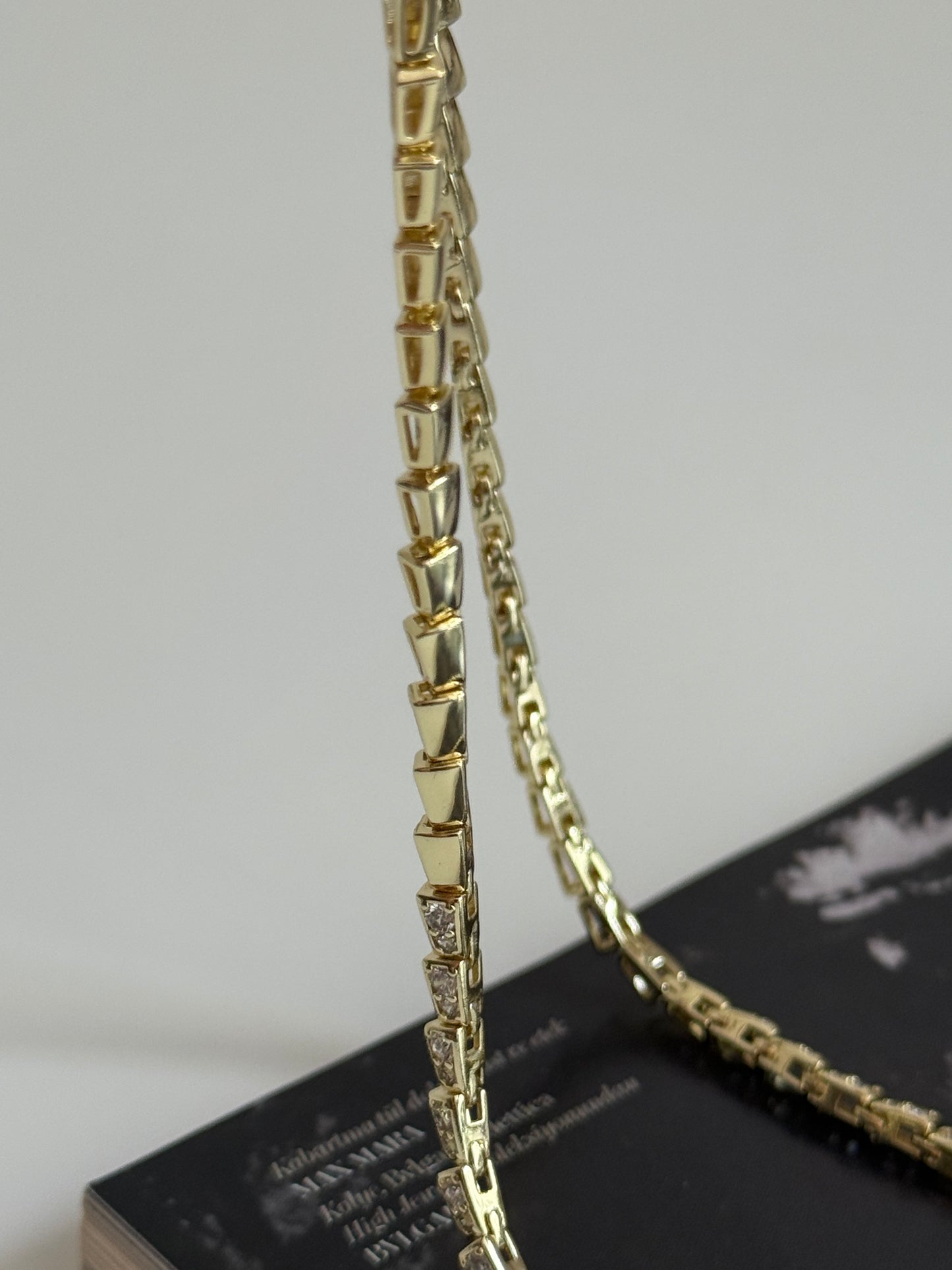 Gold Rengi Yılan Model Kadın Kolye