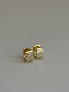 Gold Rengi Sedef Taşlı Minimal Halka küpe