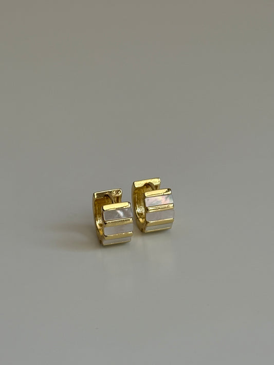Gold Rengi Sedef Taşlı Minimal Halka küpe