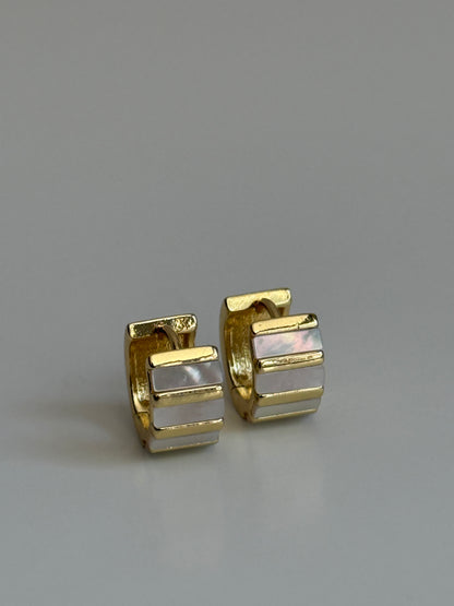 Gold Rengi Sedef Taşlı Minimal Halka küpe