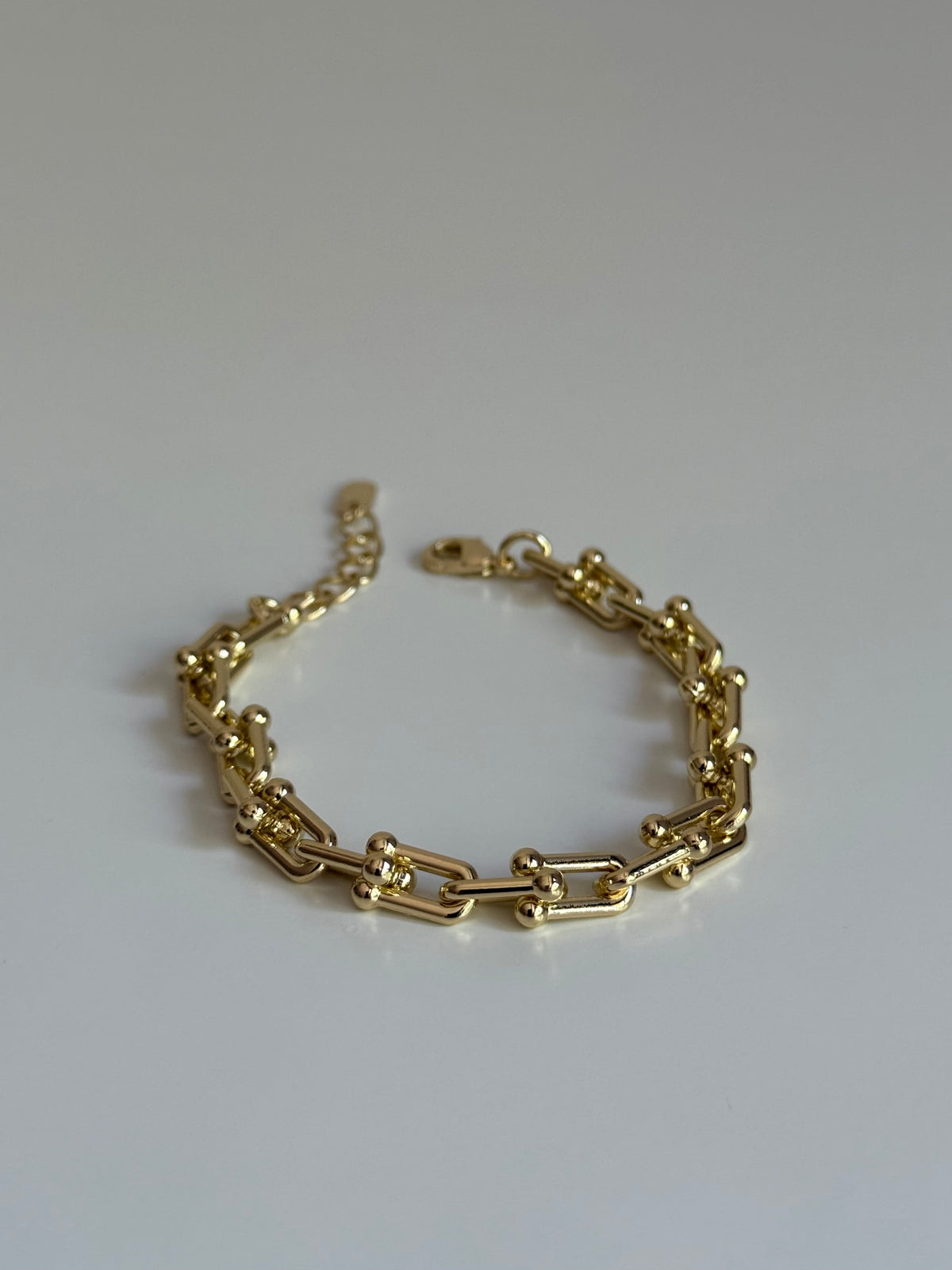 Gold Rengi Top Detaylı Kadın Bileklik
