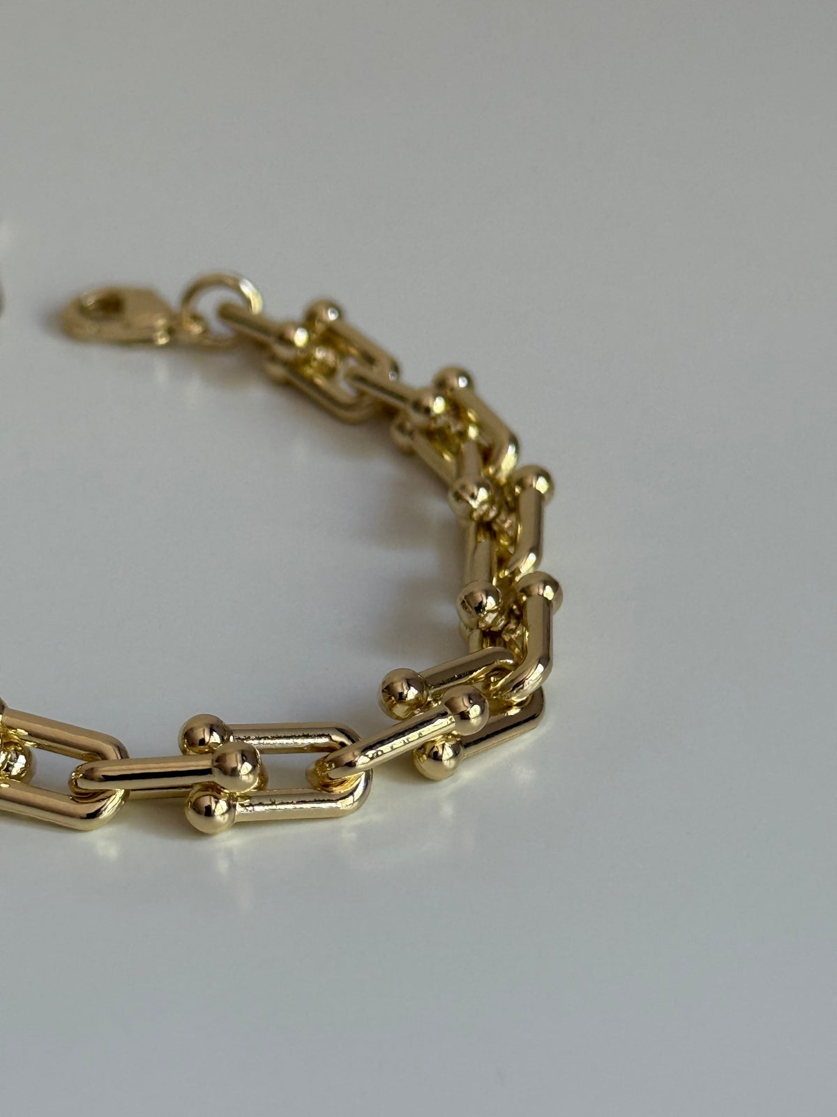 Gold Rengi Top Detaylı Kadın Bileklik