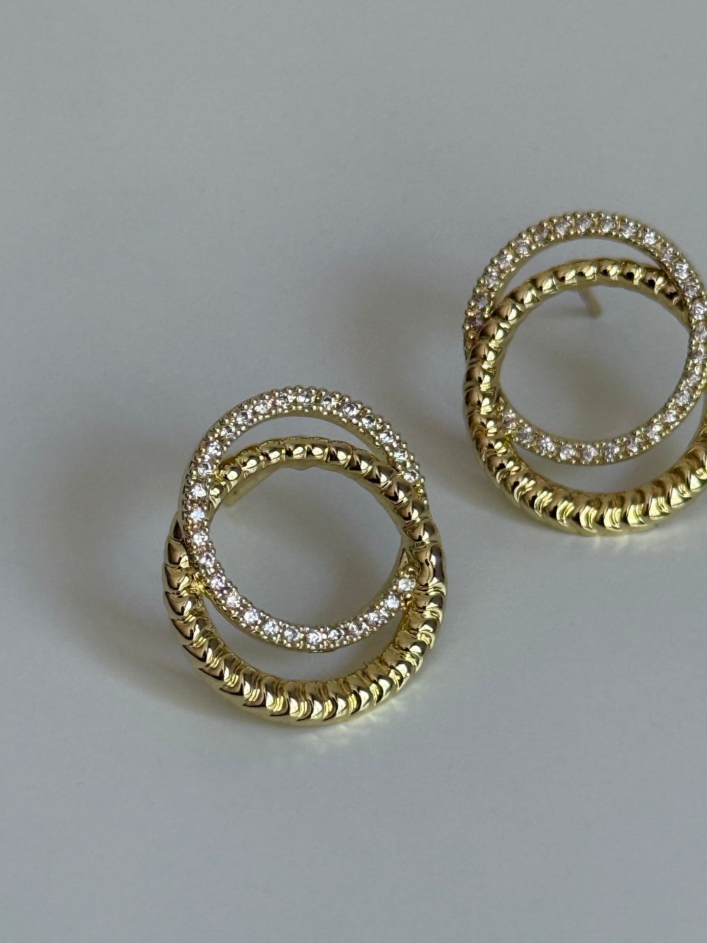 Gold Rengi İkili Yuvarlak Model Kadın Küpe