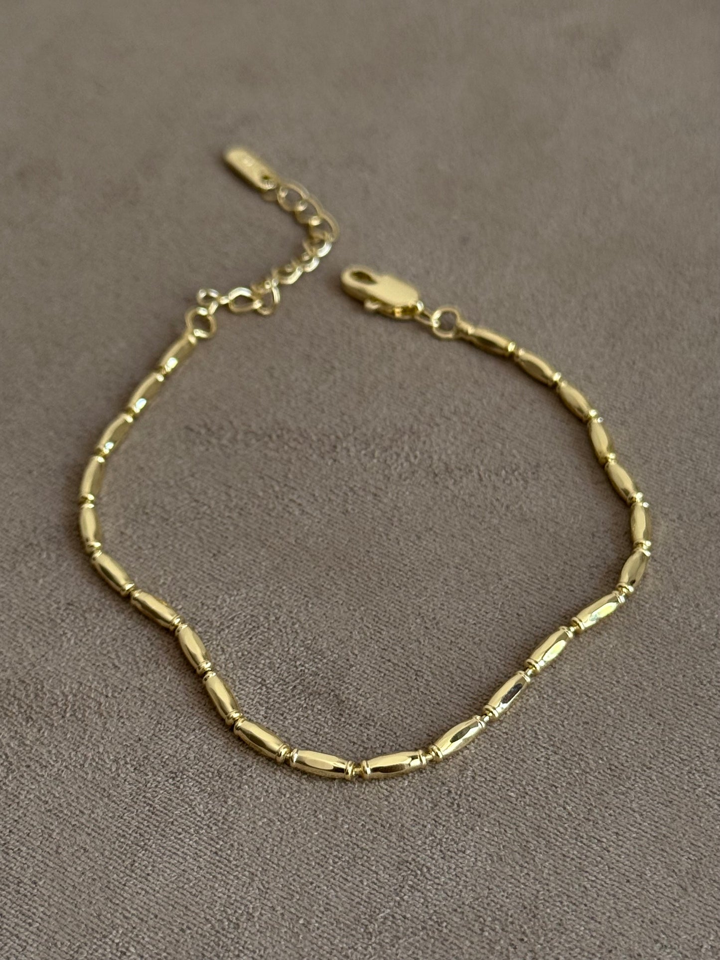 Gold Rengi Oval Form Sıralı Kadın Bileklik