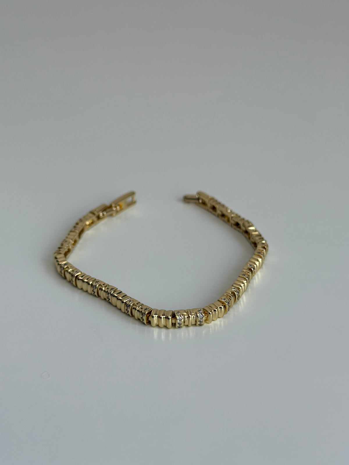 Gold Rengi Taşlı Kadın Bileklik