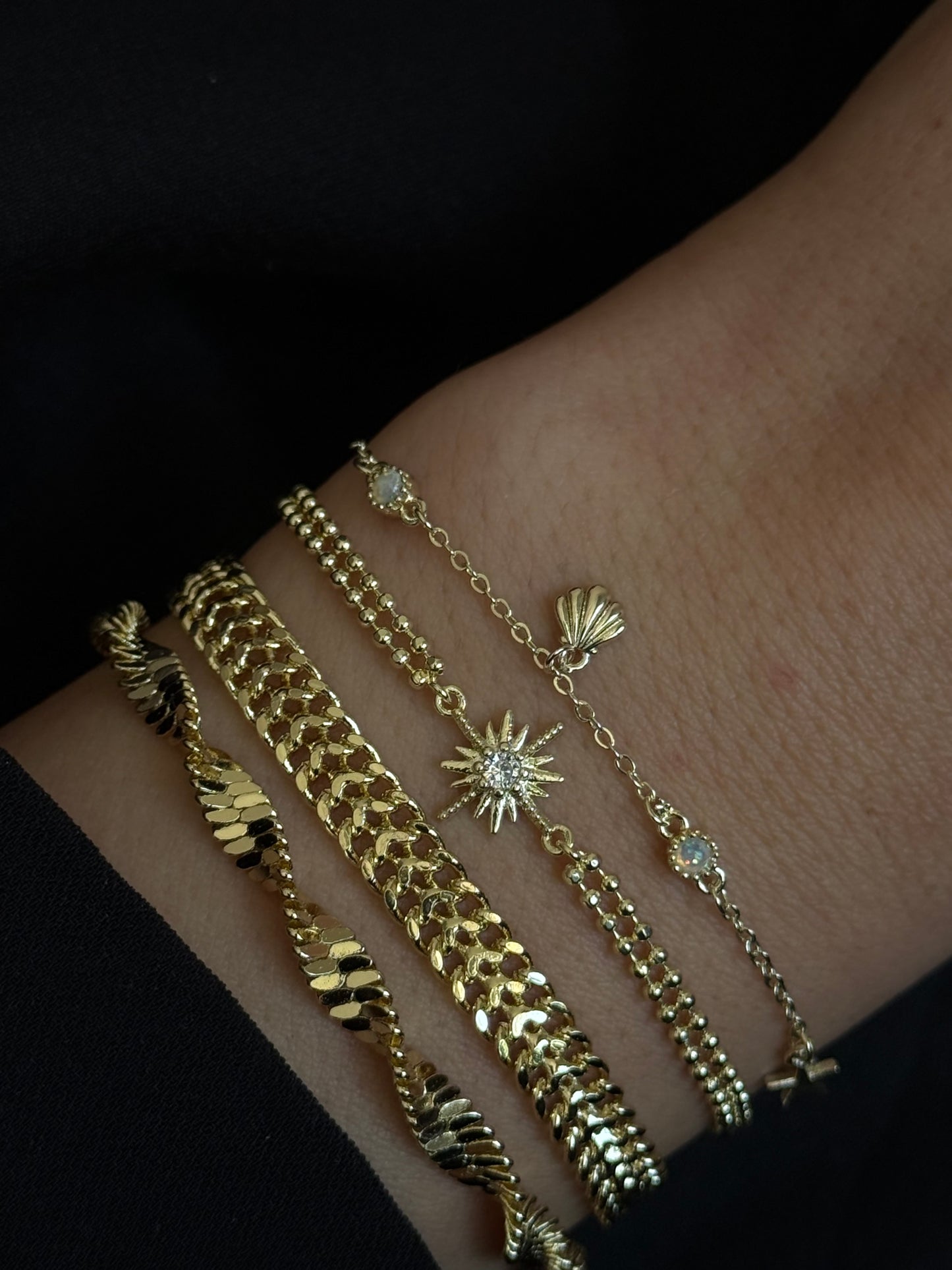 Gold Rengi Hasır Zincir Model Kadın Bileklik