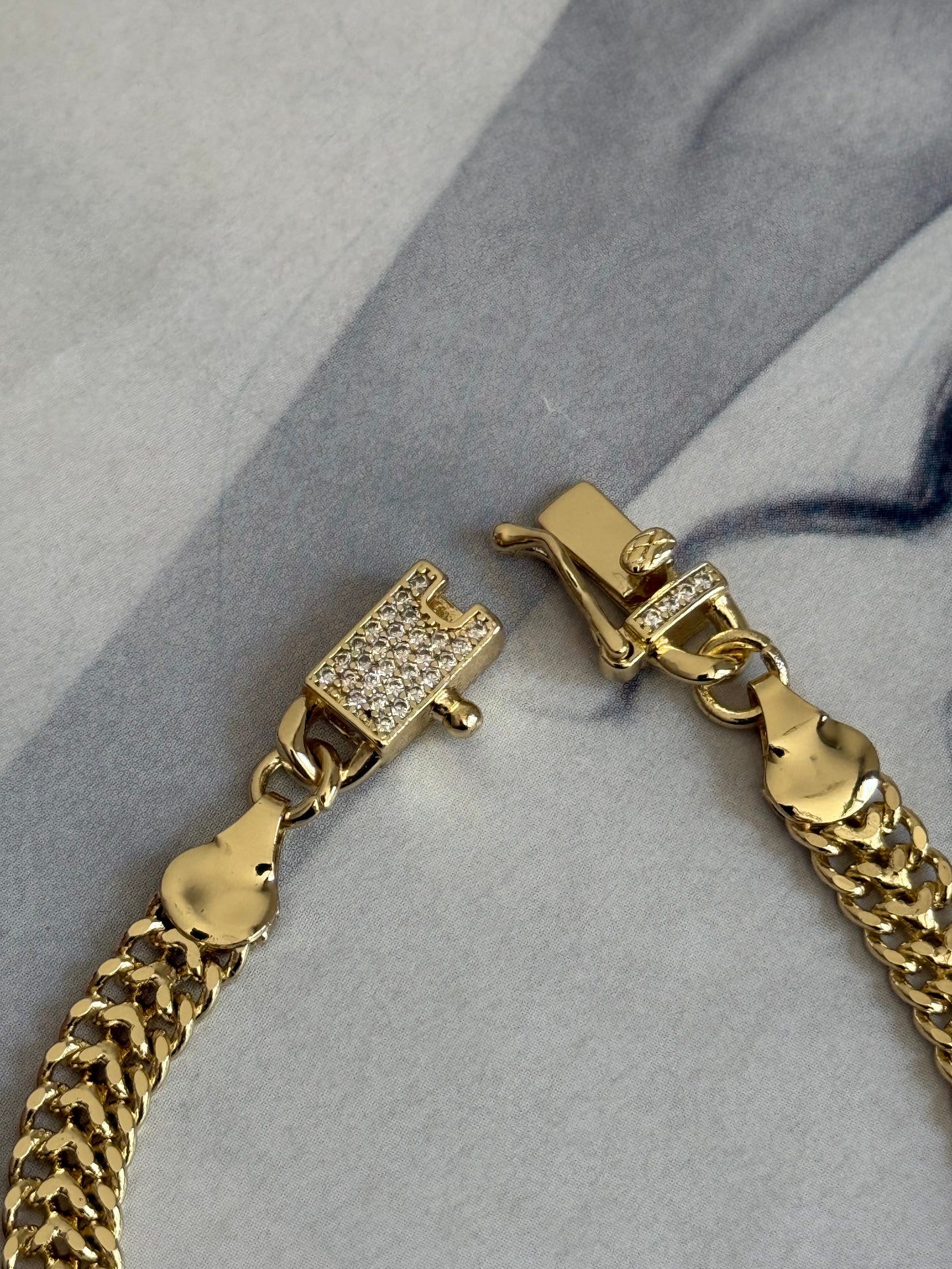 Gold Rengi Hasır Zincir Model Kadın Bileklik