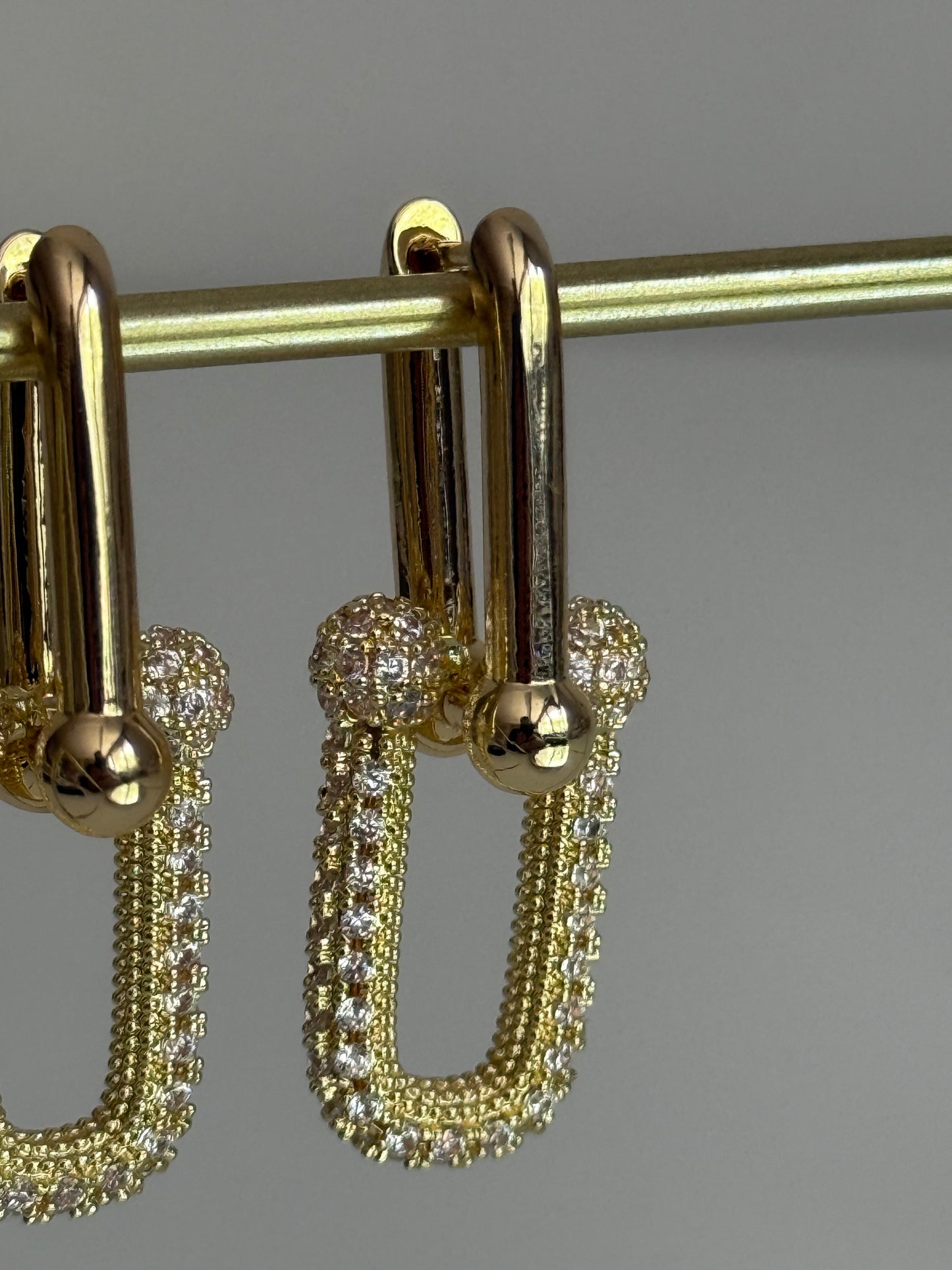 Top Detaylı Sallantılı Kadın Küpe