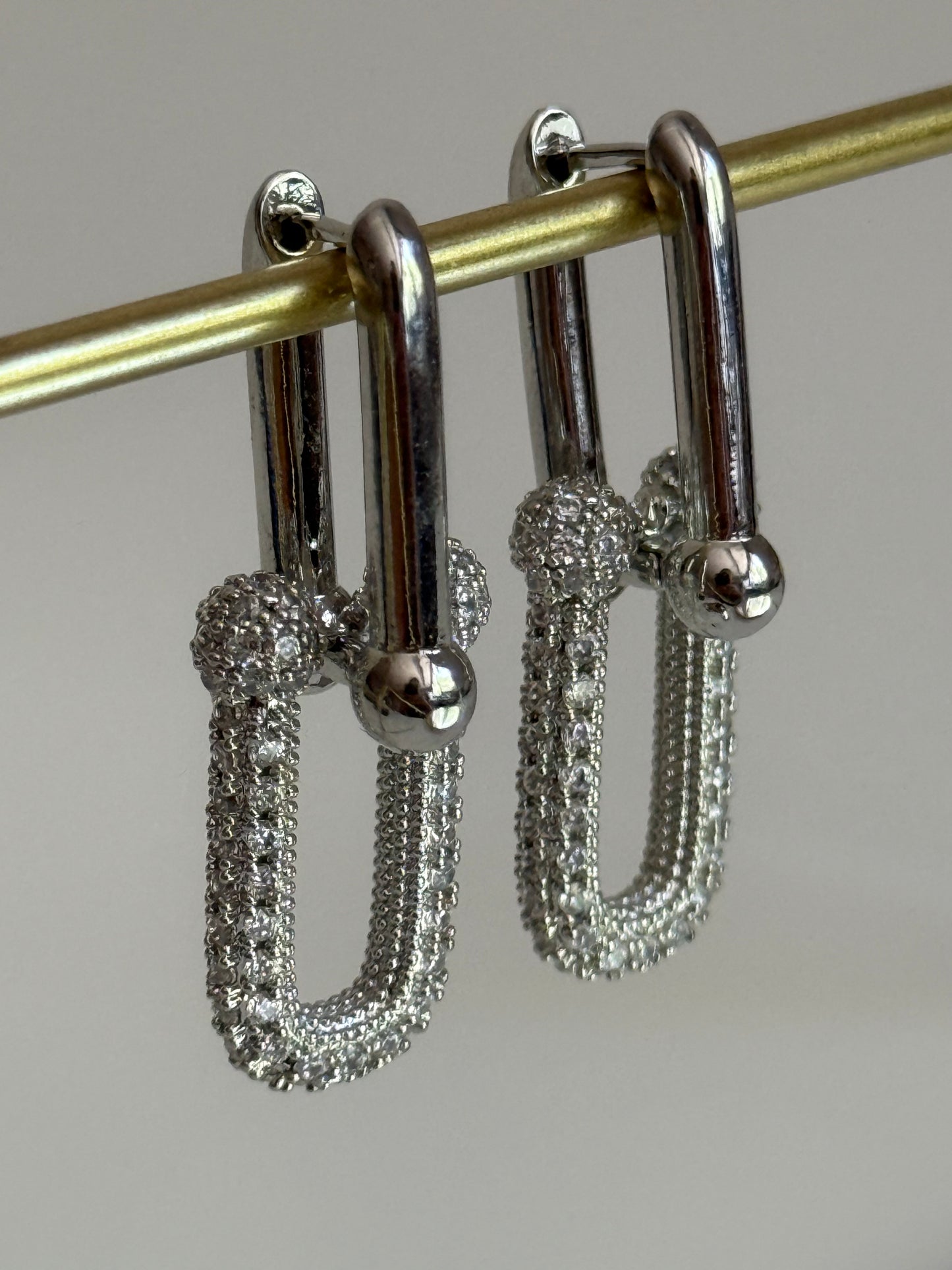 Top Detaylı Sallantılı Kadın Küpe