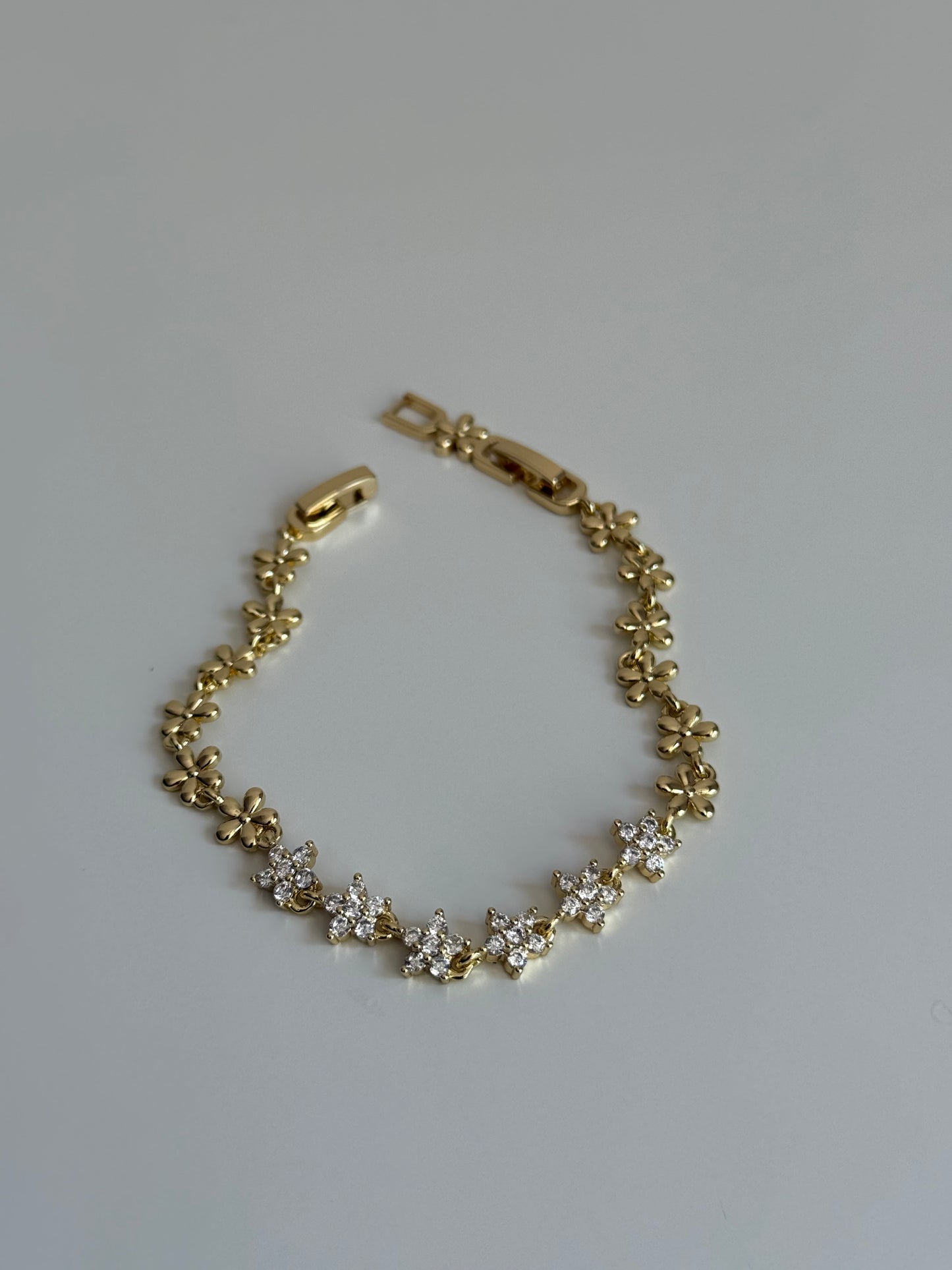 Gold Rengi Taşlı Çiçekli Kadın Bileklik